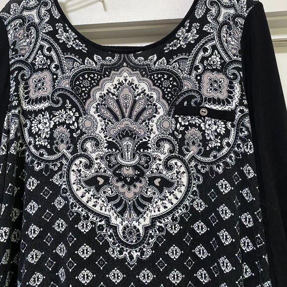 Maurices black & white tunic w/large design, size 2 - Picture 2 of 11